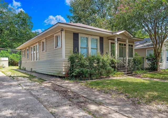 Photo 2 of Sale Pending at 420 Stephenson St, Shreveport, LA 71104 | MLS# 21355250 | Listing updated on 2026-10-07