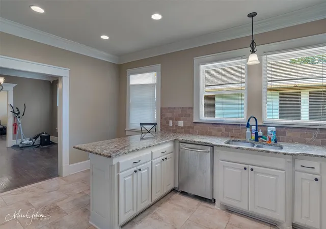 Photo 4 of Sale Pending at 420 Stephenson St, Shreveport, LA 71104 | MLS# 21355250 | Listing updated on 2026-10-07