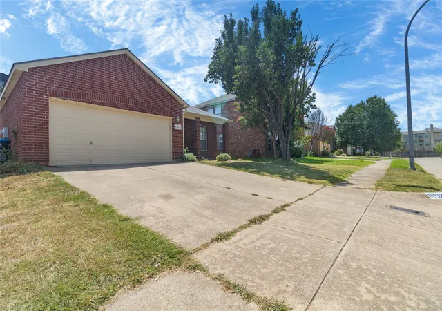 Photo 2 of Single family home for sale at 12652 Oakwood Cir, Euless, TX 76040 | MLS# 21354846 | Listing updated on 2026-08-27