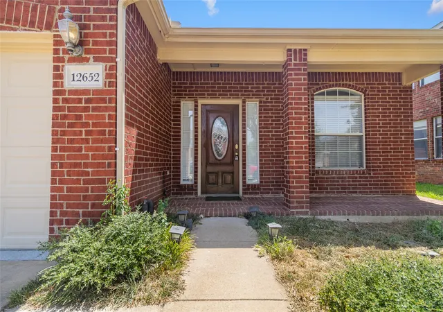 Photo 2 of Single family home for sale at 12652 Oakwood Cir, Euless, TX 76040 | MLS# 21354846 | Listing updated on 2026-08-27