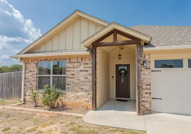 Photo 3 of Single family home for sale at 14038 County Road 452, Lindale, TX 75771 | MLS# 21355299 | Listing updated on 2026-08-21