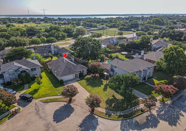 Photo 3 of Single family home for sale at 7513 Beverly Dr, Rowlett, TX 75089 | MLS# 21345307 | Listing updated on 2026-10-07
