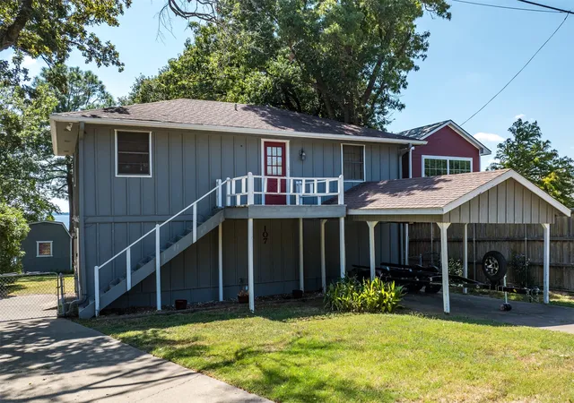 Photo 3 of Sale Pending at 107 Briarwood Dr, Mabank, TX 75156 | MLS# 21355268 | Listing updated on 2026-09-16