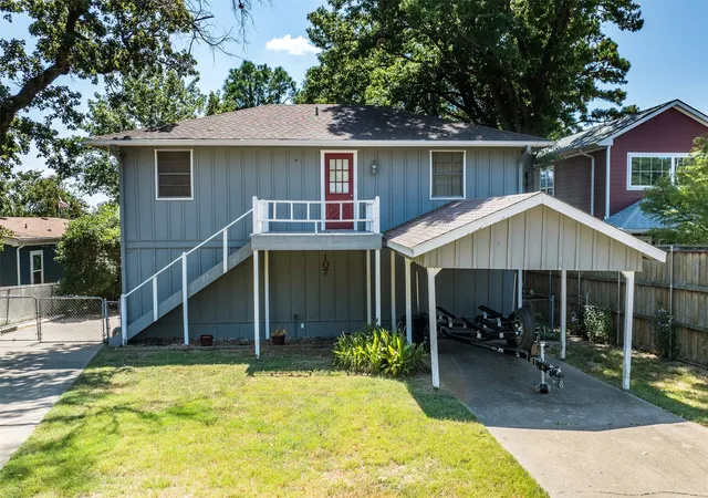 Photo 3 of Sale Pending at 107 Briarwood Dr, Mabank, TX 75156 | MLS# 21355268 | Listing updated on 2026-09-16