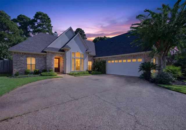 Photo 1 of Sale Pending at 440 Grand Oaks Dr, Shreveport, LA 71106 | MLS# 21355258 | Listing updated on 2026-08-29