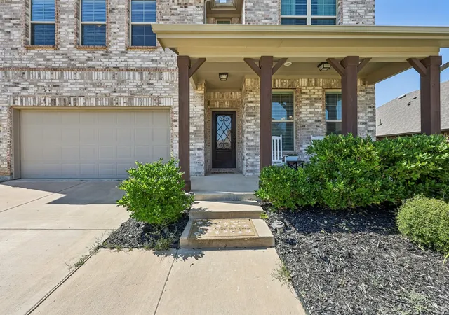 Photo 2 of Single family home for sale at 433 Forestridge Dr, Rockwall, TX 75087 | MLS# 21355278 | Listing updated on 2026-08-14