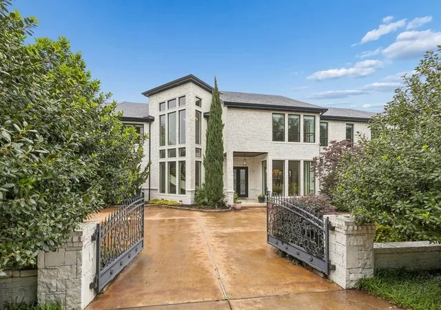 Photo 1 of Mansion for sale at 4511 Watauga Rd, Dallas, TX 75209 | MLS# 21354260 | Listing updated on 2026-08-10