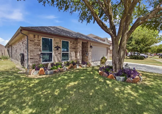 Photo 2 of Single family home for sale at 8509 Trinity Vista Trl, Hurst, TX 76053 | MLS# 21353388 | Listing updated on 2026-08-31