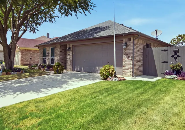 Photo 3 of Sale Pending at 8509 Trinity Vista Trl, Hurst, TX 76053 | MLS# 21353388 | Listing updated on 2026-10-03