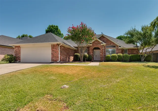 Photo 1 of Single family home for sale at 1700 Meadow Crest Ln, Mansfield, TX 76063 | MLS# 21328257 | Listing updated on 2026-09-26