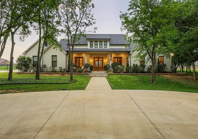 Photo 1 of Single family home for sale at 104 Beavers Bnd Dr, Gunter, TX 75058 | MLS# 21355365 | Listing updated on 2026-10-05