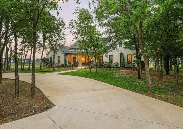 Photo 2 of Single family home for sale at 104 Beavers Bnd Dr, Gunter, TX 75058 | MLS# 21355365 | Listing updated on 2026-10-05
