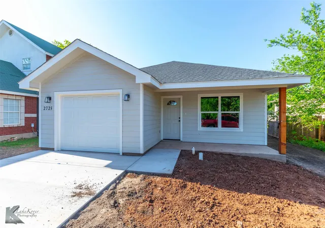 Photo 1 of Sale Pending at 926 Clinton St, Abilene, TX 79603 | MLS# 21355380 | Listing updated on 2026-08-23