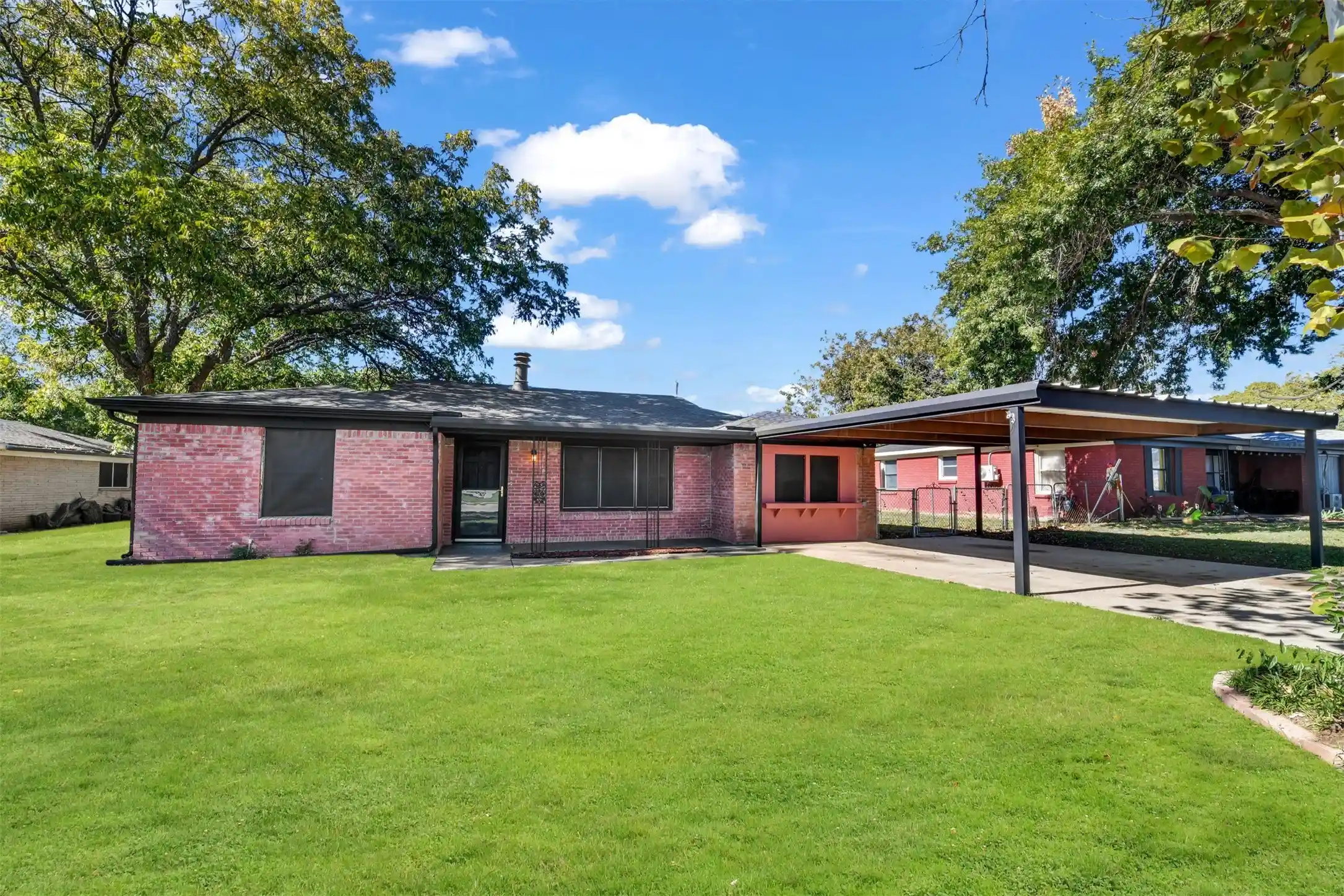 Photo 1 of Single family home for sale at 3905 Dakota Trl, Fort Worth, TX 76135 | MLS# 21355397 | Listing updated on 2026-10-16