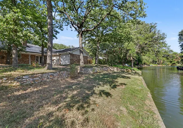 Photo 1 of Single family home for sale at 2408 Winewood Ln, Arlington, TX 76013 | MLS# 21355223 | Listing updated on 2026-08-24