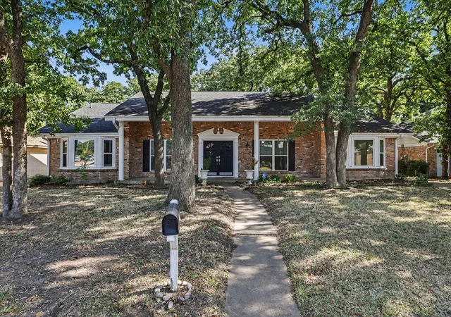 Photo 2 of Single family home for sale at 2408 Winewood Ln, Arlington, TX 76013 | MLS# 21355223 | Listing updated on 2026-08-24