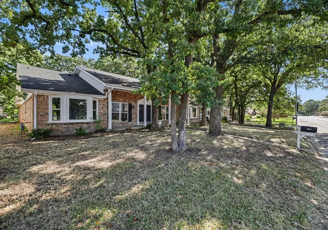 Photo 3 of Single family home for sale at 2408 Winewood Ln, Arlington, TX 76013 | MLS# 21355223 | Listing updated on 2026-10-05