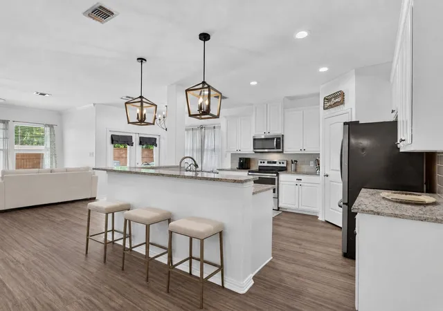 Photo 3 of Single family home for sale at 1700 Fairway Dr, Sherman, TX 75090 | MLS# 21354929 | Listing updated on 2026-10-01