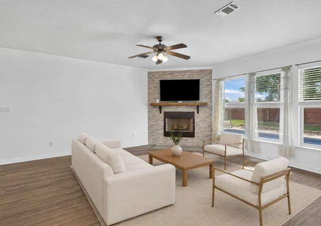 Photo 4 of Single family home for sale at 1700 Fairway Dr, Sherman, TX 75090 | MLS# 21354929 | Listing updated on 2026-10-01