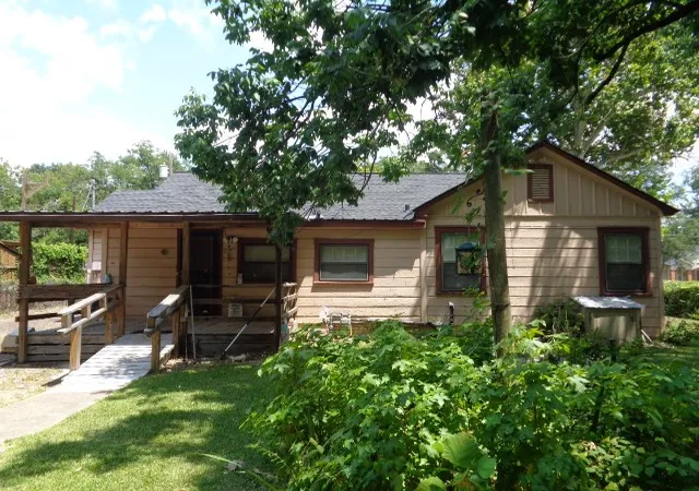 Photo 3 of Single family home for sale at 505 Hillcrest Ave #1, Tyler, TX 75702 | MLS# 21355470 | Listing updated on 2026-10-01