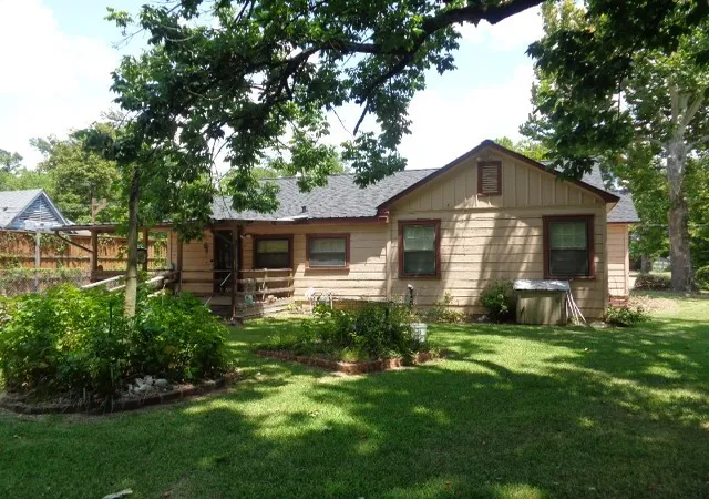 Photo 4 of Single family home for sale at 505 Hillcrest Ave #1, Tyler, TX 75702 | MLS# 21355470 | Listing updated on 2026-10-01