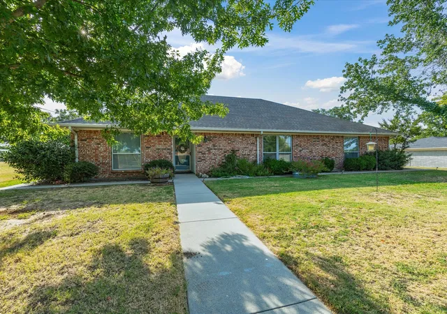 Photo 1 of Single family home for sale at 2807 S Lipsey St, Decatur, TX 76234 | MLS# 21354944 | Listing updated on 2026-08-11