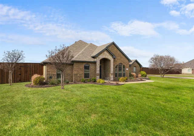 Photo 2 of Single family home for sale at 101 Paddock Ln, Rockwall, TX 75032 | MLS# 21355493 | Listing updated on 2026-08-10