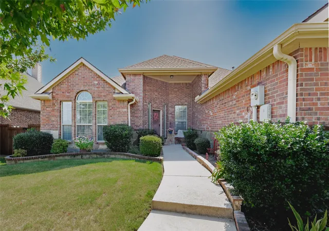 Photo 1 of Single family home for sale at 2924 Broken Spoke Ln, Rockwall, TX 75087 | MLS# 21355467 | Listing updated on 2026-08-15