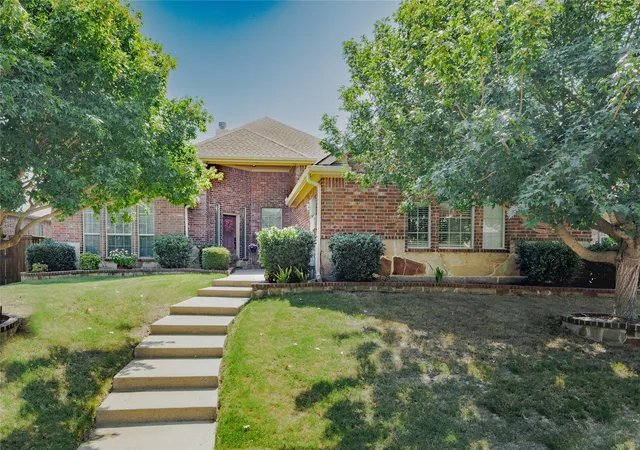 Photo 2 of Single family home for sale at 2924 Broken Spoke Ln, Rockwall, TX 75087 | MLS# 21355467 | Listing updated on 2026-08-15