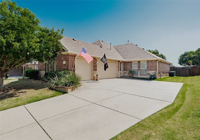 Photo 3 of Single family home for sale at 2924 Broken Spoke Ln, Rockwall, TX 75087 | MLS# 21355467 | Listing updated on 2026-08-15