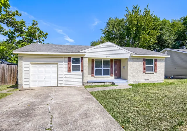 Photo 1 of Single family home for sale at 1707 Summit St, Mesquite, TX 75149 | MLS# 21352636 | Listing updated on 2026-09-21