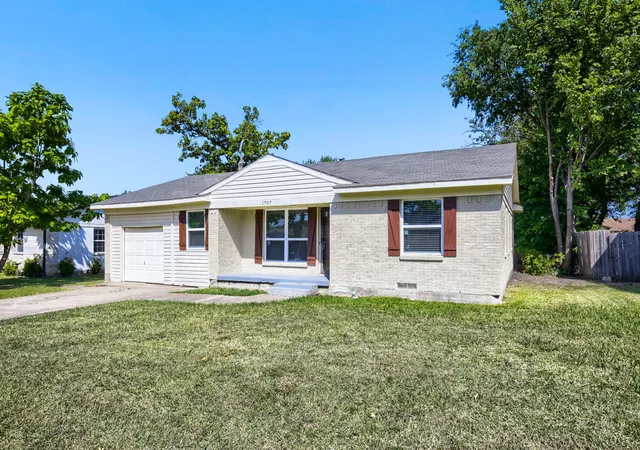 Photo 2 of Single family home for sale at 1707 Summit St, Mesquite, TX 75149 | MLS# 21352636 | Listing updated on 2026-09-21