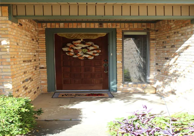 Photo 3 of Single family home for sale at 930 N Lydia St, Stephenville, TX 76401 | MLS# 21355342 | Listing updated on 2026-09-28