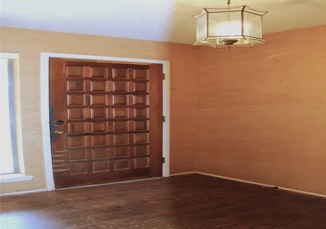 Photo 3 of Single family home for sale at 930 N Lydia St, Stephenville, TX 76401 | MLS# 21355342 | Listing updated on 2026-09-28
