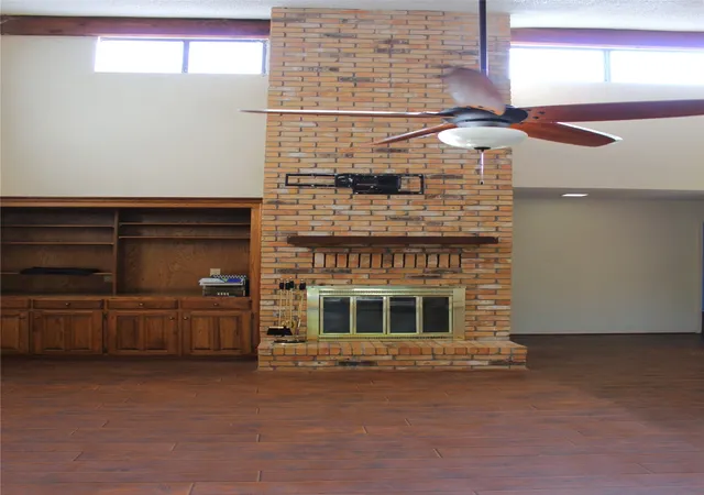 Photo 4 of Single family home for sale at 930 N Lydia St, Stephenville, TX 76401 | MLS# 21355342 | Listing updated on 2026-09-28