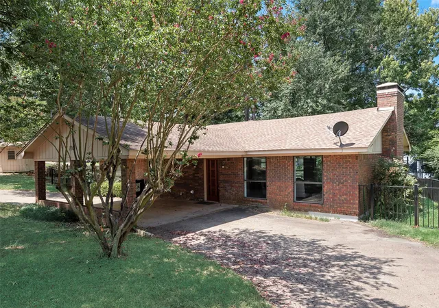 Photo 1 of Single family home for sale at 110 La Jolla St, Mabank, TX 75156 | MLS# 21355606 | Listing updated on 2026-08-10