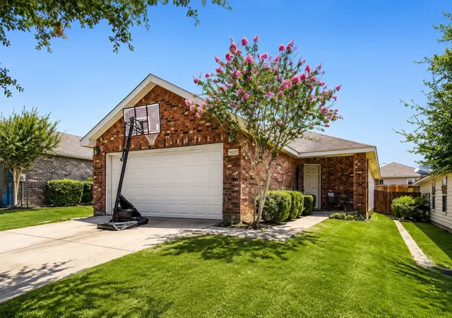 Photo 2 of Single family home for sale at 2020 Kickapoo Trl, Heartland, TX 75126 | MLS# 21346902 | Listing updated on 2026-10-03