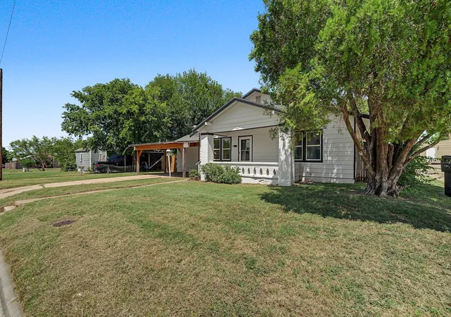 Photo 3 of Single family home for sale at 617 Grand Ave, Abilene, TX 79605 | MLS# 21340623 | Listing updated on 2026-09-28