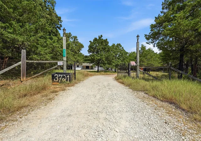 Photo 3 of Single family home for sale at 3721 Rock Creek Rd, Whitesboro, TX 76273 | MLS# 21351768 | Listing updated on 2026-09-18