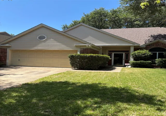 Photo 2 of Single family home for sale at 4435 Mercer St, Grand Prairie, TX 75052 | MLS# 21355650 | Listing updated on 2026-08-10