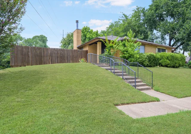 Photo 1 of Single family home for sale at 2114 Valleywood Dr, Arlington, TX 76013 | MLS# 21353924 | Listing updated on 2026-09-04