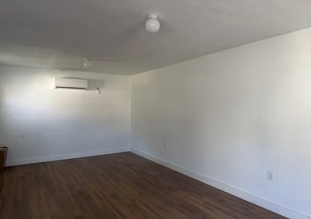 Photo 4 of Single family home for sale at 103 S Walnut St, Lampasas, TX 76550 | MLS# 21345619 | Listing updated on 2026-08-11