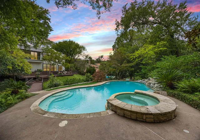 Photo 3 of Sale Pending at 2103 Indian Creek Dr, Fort Worth, TX 76107 | MLS# 21355752 | Listing updated on 2026-08-29