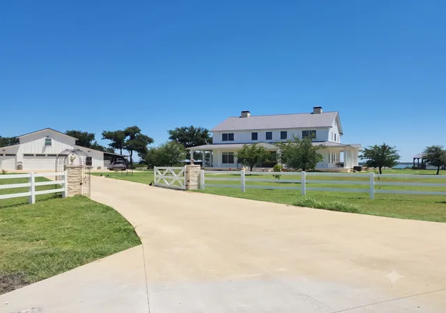 Photo 2 of Sale Pending at 1621 Sundown Dr, Woodway, TX 76712 | MLS# 21351899 | Listing updated on 2026-08-11