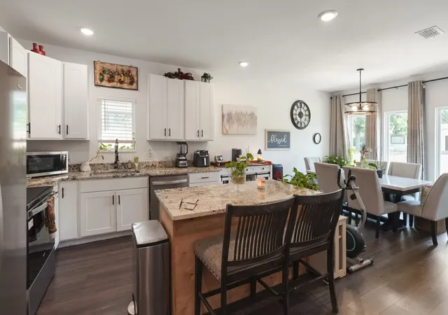 Photo 18 of Single family home for sale at 110 E College Ave, Corsicana, TX 75110 | MLS# 21355862 | Listing updated on 2026-08-20