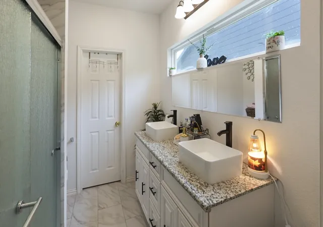 Photo 3 of Single family home for sale at 110 E College Ave, Corsicana, TX 75110 | MLS# 21355862 | Listing updated on 2026-08-20
