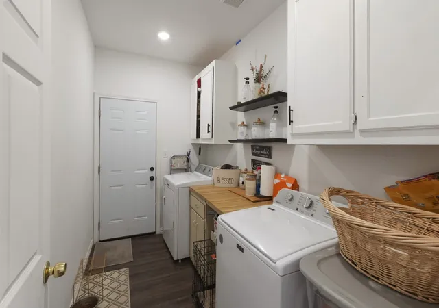 Photo 4 of Single family home for sale at 110 E College Ave, Corsicana, TX 75110 | MLS# 21355862 | Listing updated on 2026-08-20