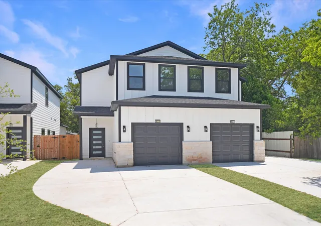 Single family home for sale at 826 Stamps Ave, Fort Worth, TX 76114 | MLS# 21346460