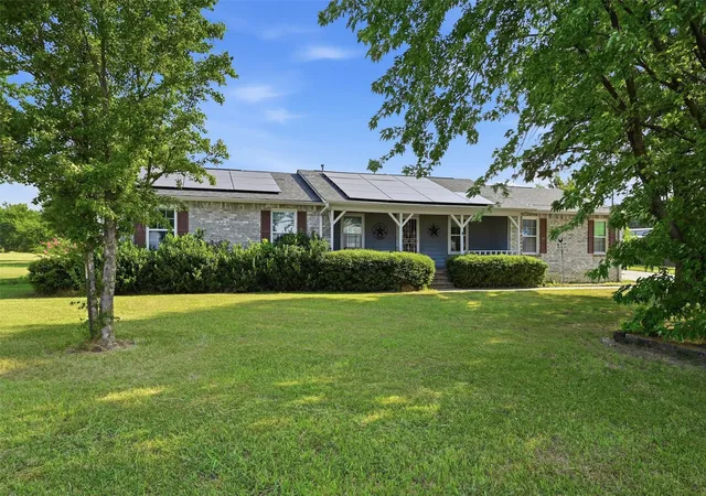 Photo 3 of Single family home for sale at 27513 State Hwy 56, Whitesboro, TX 76273 | MLS# 21354704 | Listing updated on 2026-10-02
