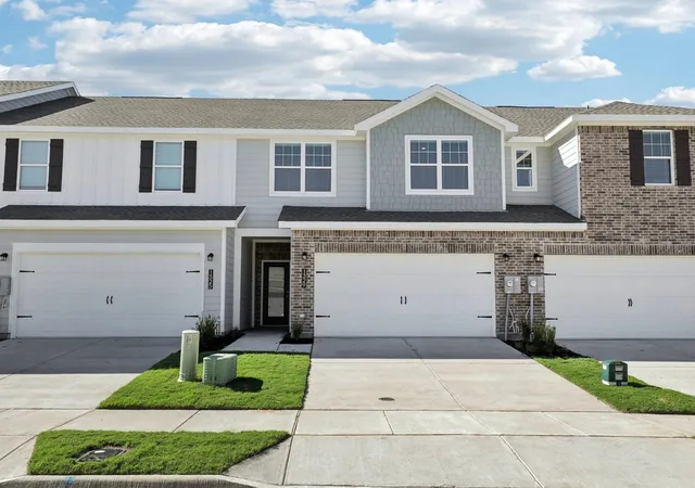 Photo 1 of Sale Pending at 928 Penrose Dr, Cedar Hill, TX 75104 | MLS# 21355976 | Listing updated on 2026-08-27